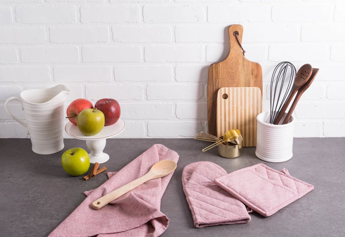 Set of 2 Rose Chambray Potholders V2710