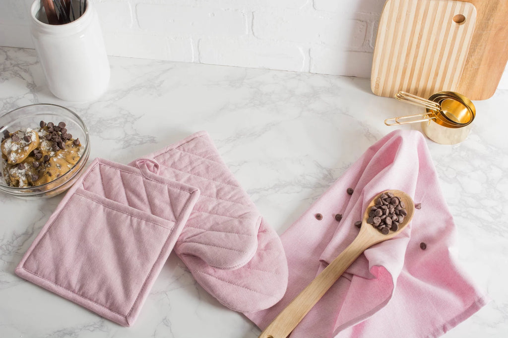 Set of 2 Rose Chambray Potholders V2710