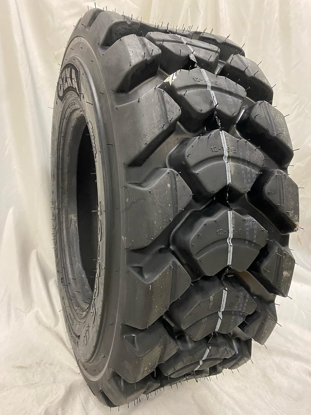 10-16.5 Skid Steer Tires 12 Ply I2535