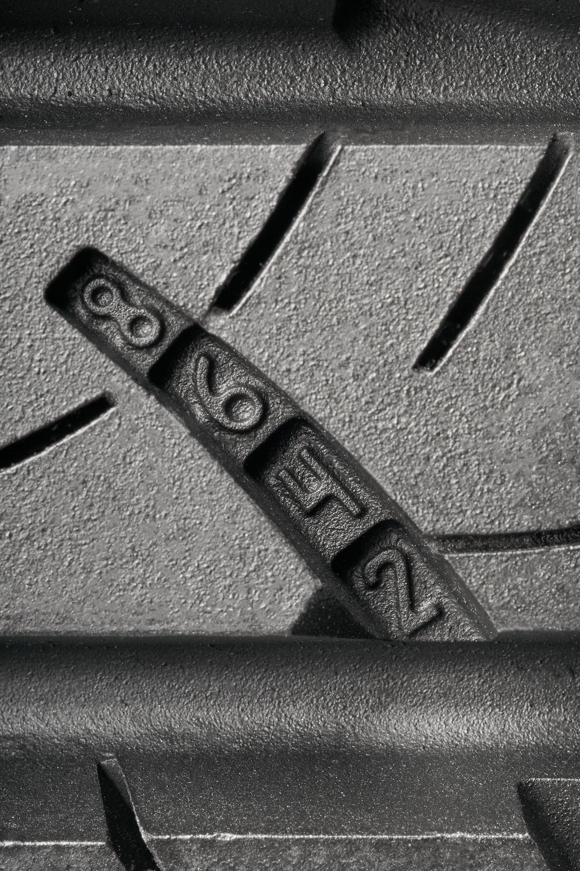 All-Season Tire 225/55R17 97V V2097