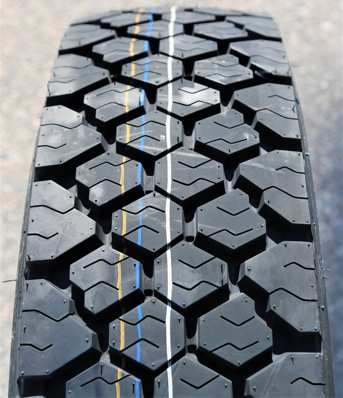 245/70R19.5 16 Ply Commercial Tire F1970